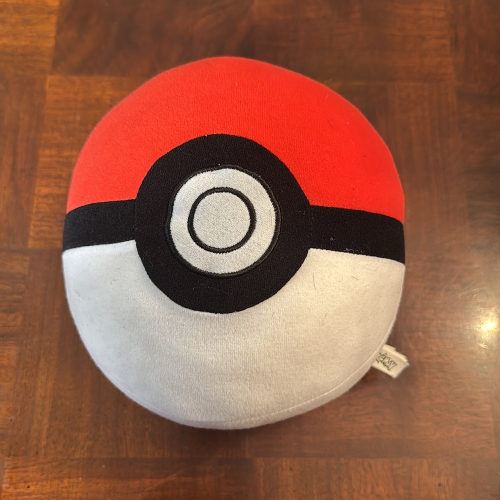 Pokemon 2017 Plush Poke Ball 8” Soft Toy
